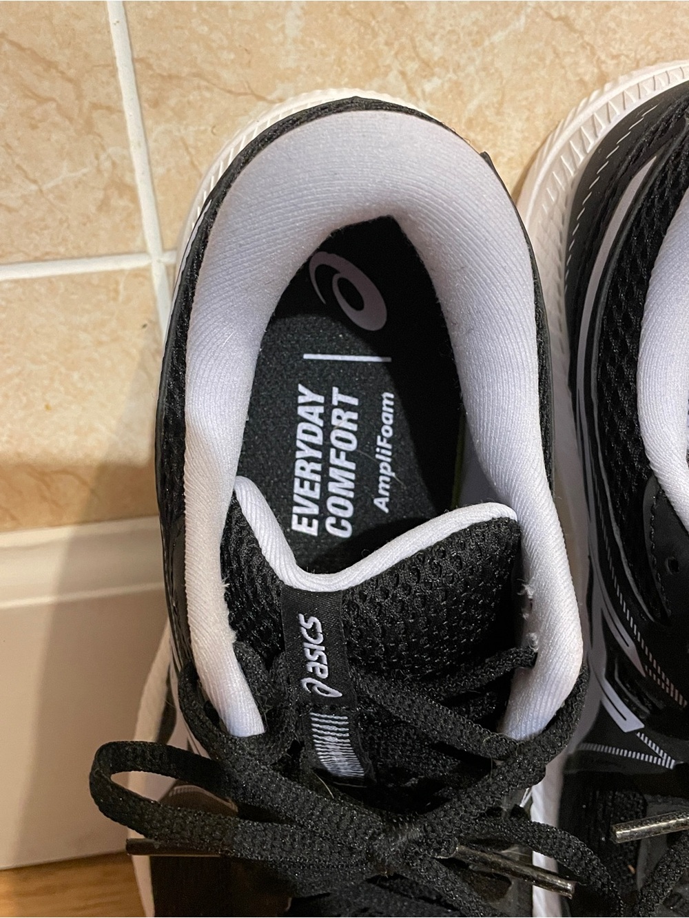 ASICS GEL-CONTEND
AmpliFoam Running Shoes - Picture 4 of 8